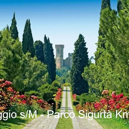 Al Numero 13 - Zona Clinica Pederzoli * ペスキエーラ・デル・ガルダ